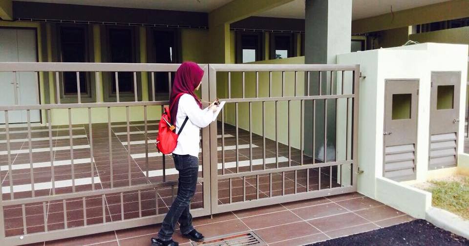 Imeh graduan yang bingung memikirkan cara untuk memiliki rumah.