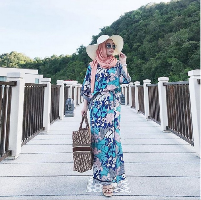 Gambar latar belakang Vivy Yusof, usahawan fesyen Malaysia.