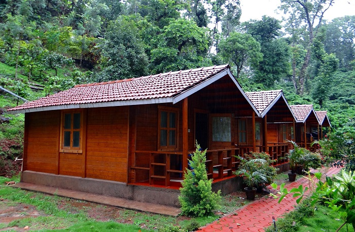 Rumah kayu cantik sesuai dijadikan homestay atau inap desa.