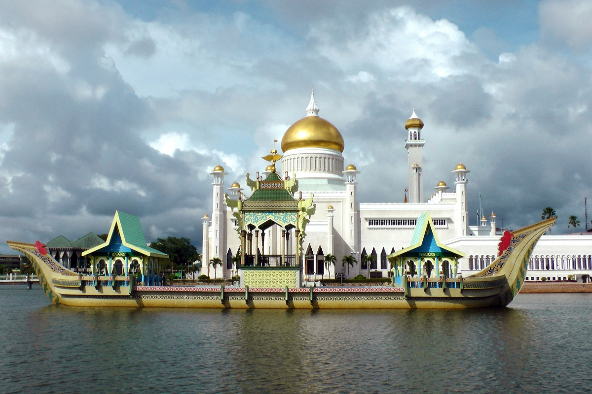 Masjid Sultan Omar Ali Saifuddien dan landskap bandar Brunei
