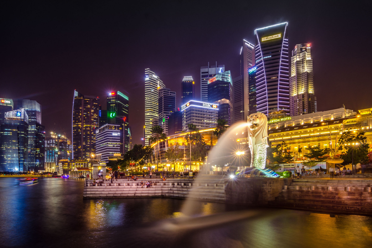 Pemandangan bandar raya Singapura dengan skyline dan mercu tanda moden