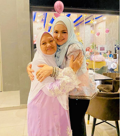 Potret Siti Nurhaliza, penyanyi dan usahawan Malaysia.