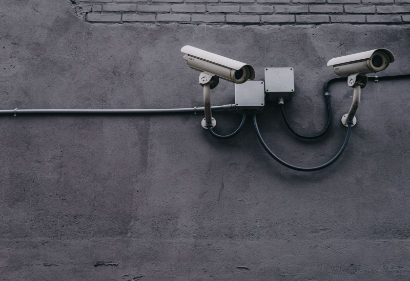 Kamera litar tertutup (CCTV) untuk pemantauan keselamatan