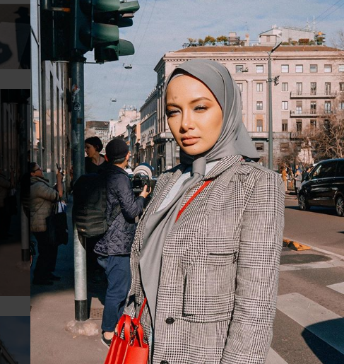 Gambar Neelofa, selebriti dan usahawan berjaya.