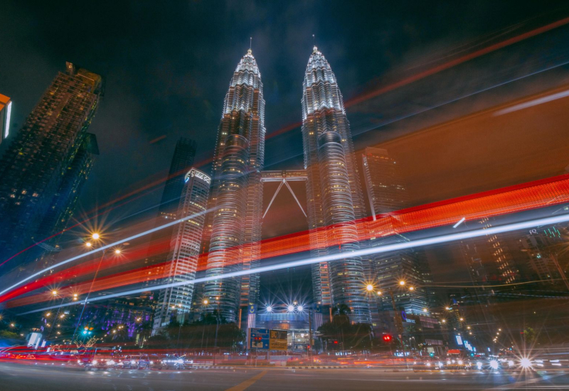 Gambaran kepelbagaian kaum dan ekonomi di Malaysia
