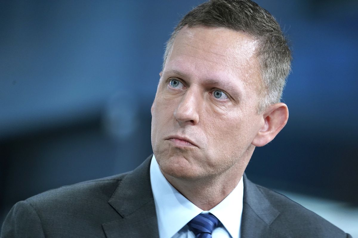 Gambar Peter Thiel, usahawan teknologi dan ahli kapitalis teroka yang terkenal.