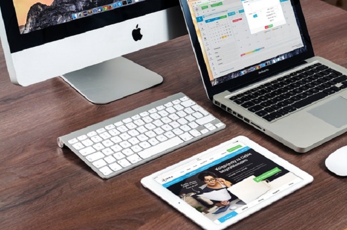 Aplikasi dan laman web untuk pelabur saham di telefon pintar.