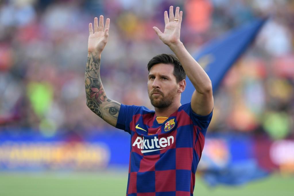 Gambar Lionel Messi semasa beraksi di atas padang bola sepak.