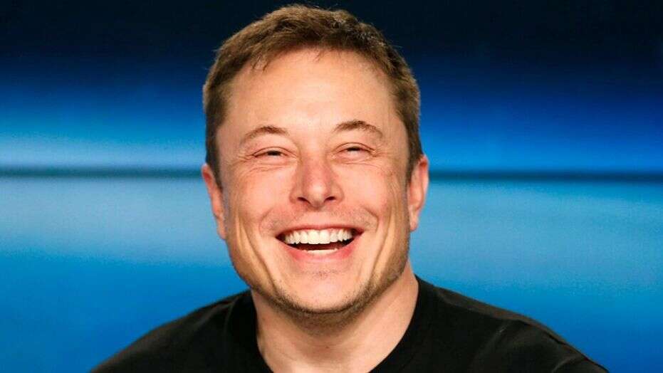 Imej Elon Musk dalam acara atau temubual.