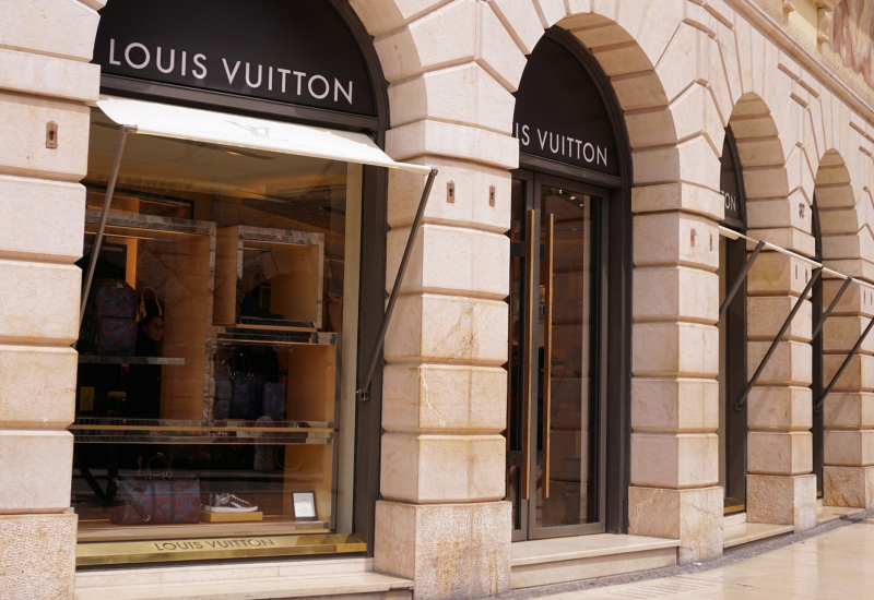 Potret Louis Vuitton dengan produk kot bimbit ciptaannya