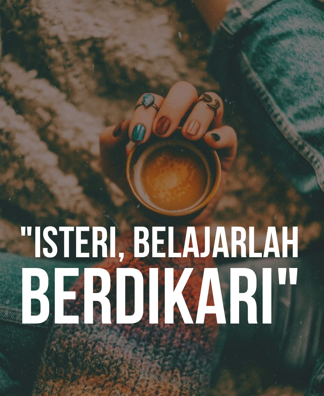 Ilustrasi seorang wanita menabung untuk keluarga.