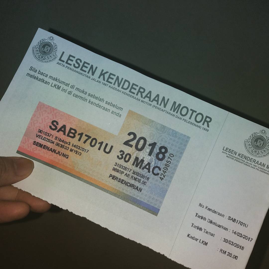 Gambar proses pembaharuan cukai jalan kenderaan (roadtax).