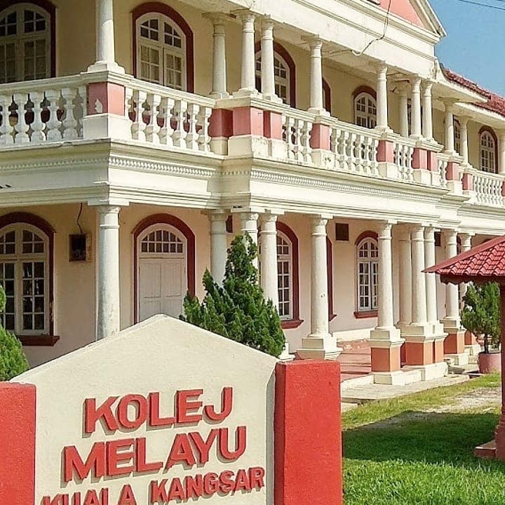 Pemandangan sekolah berprestasi tinggi di Malaysia sebagai gambaran senarai sekolah terbaik