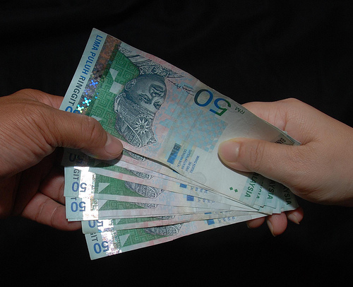 hukum main kutu