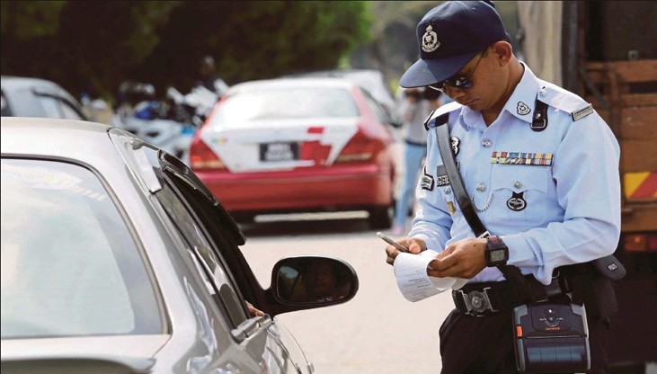 Ilustrasi kaedah semakan saman trafik melalui perkhidmatan SMS