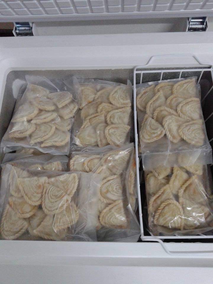 Pelbagai jenis makanan beku dibungkus untuk dijual