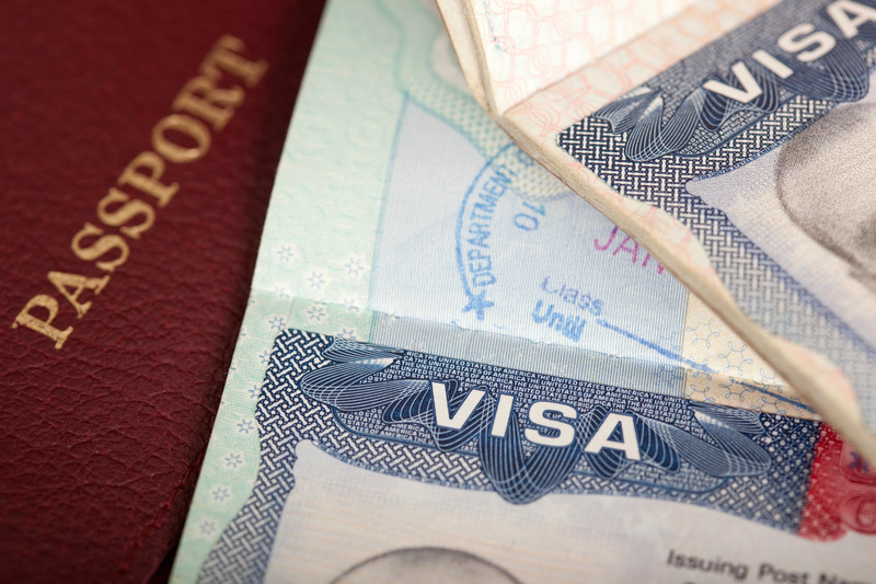Pasport dengan tanda visa imigresen