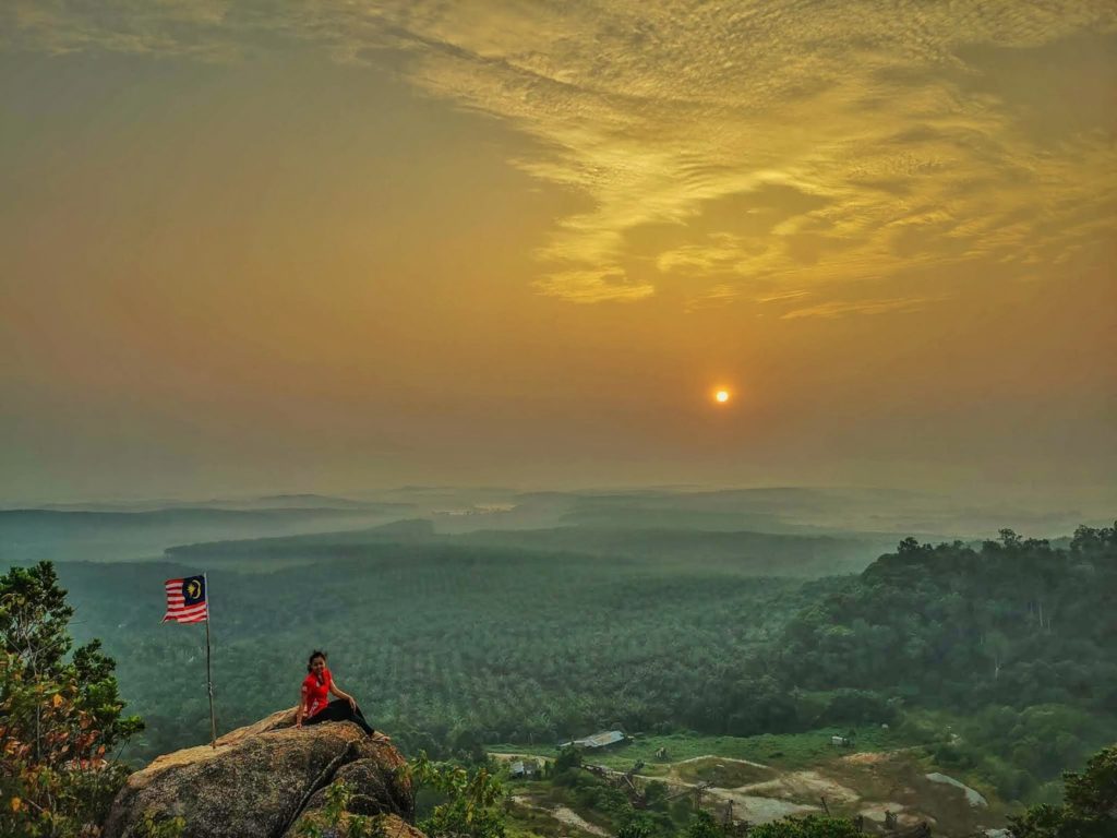 Pemandangan pelbagai jenis bentuk muka bumi di kawasan lapang