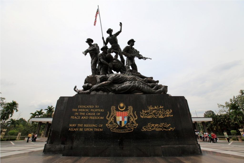 Cenotaff Tugu Negara pertama berhampiran stesen keretapi lama Kuala Lumpur
