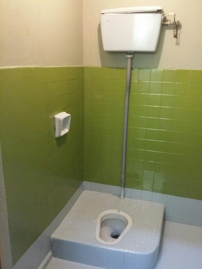 renovate rumah kos rendah