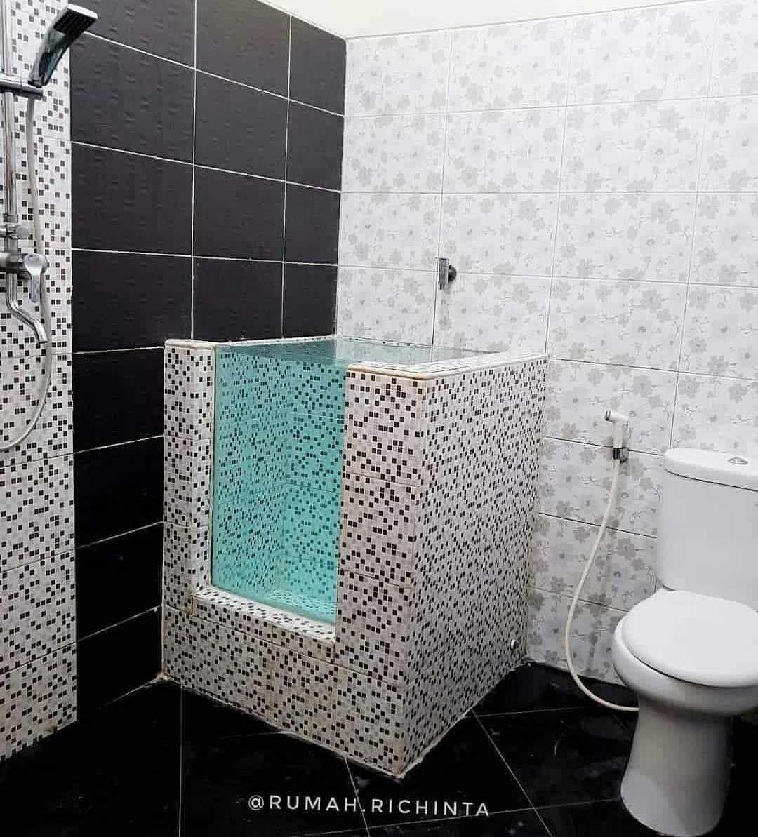 Ilustrasi bilik air yang cantik dan bersih hasil dari proses renovate.