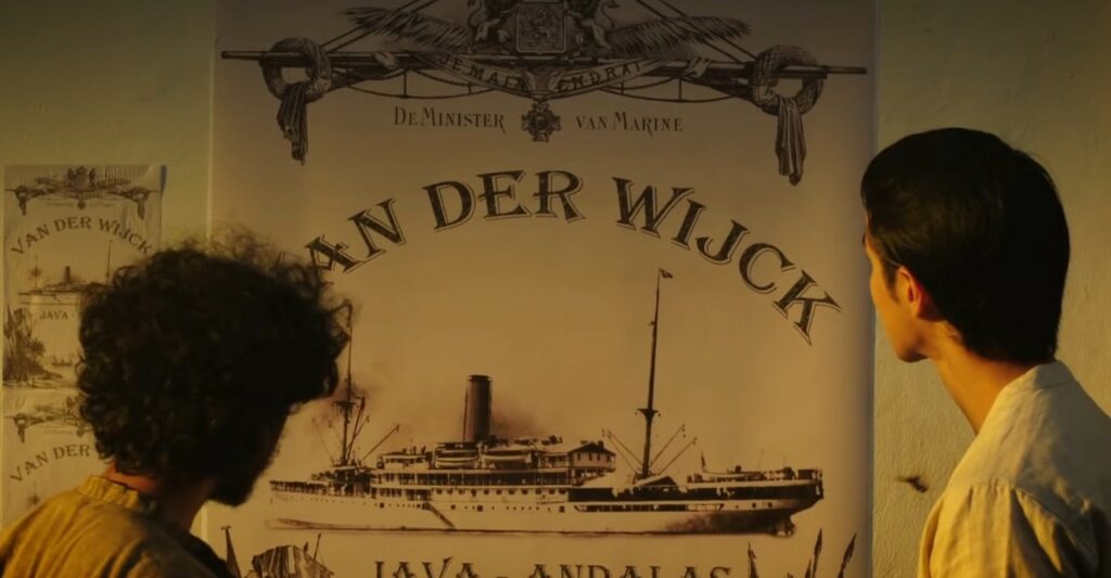 Kapal Van Der Wijck di atas permukaan laut merujuk kepada kisah novel