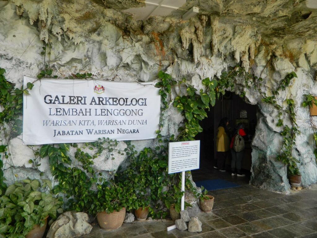 Pintu masuk ke Galeri Arkeologi Lembah Lenggong