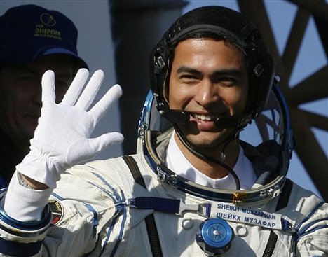 Gambar Datuk Dr Sheikh Muszaphar Shukor, angkasawan pertama Malaysia.
