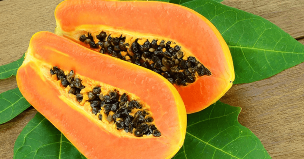Buah betik segar yang kaya dengan antioksidan
