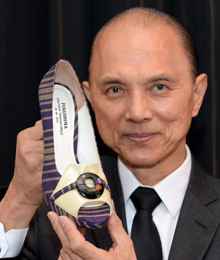 Gambar Datuk Jimmy Choo, pereka kasut terkenal Malaysia.