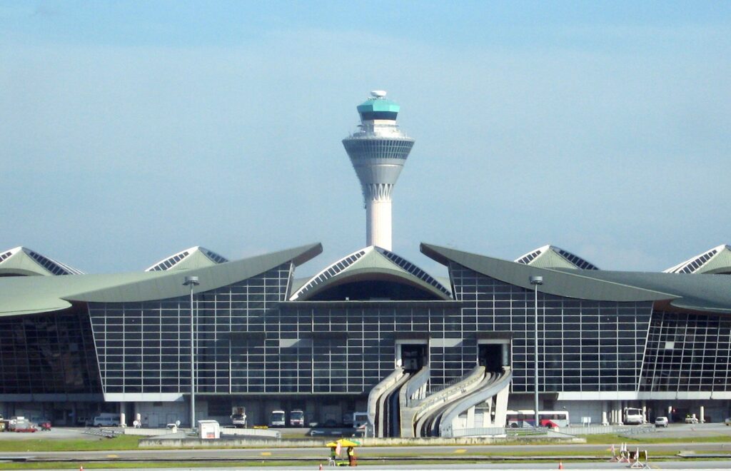 Menara kawalan trafik udara di KLIA
