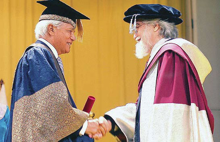 prof ungku aziz