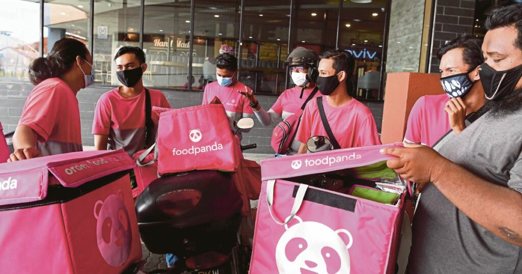 Penghantar makanan menunggang motosikal