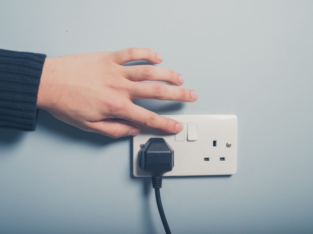 Soket elektrik pada dinding rumah