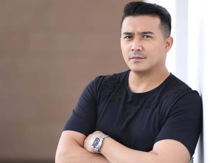 Gambar artis lelaki Malaysia yang turut menceburi bidang perniagaan.