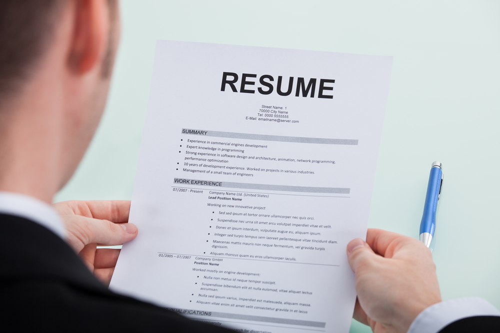 Templat resume Microsoft Word yang kemas dan menarik.