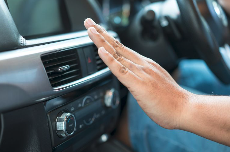 Tangkap layar panel kawalan aircond kereta