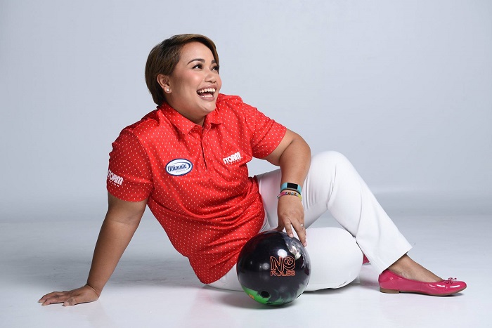 Shalin Zulkifli mempamerkan pingat anugerah