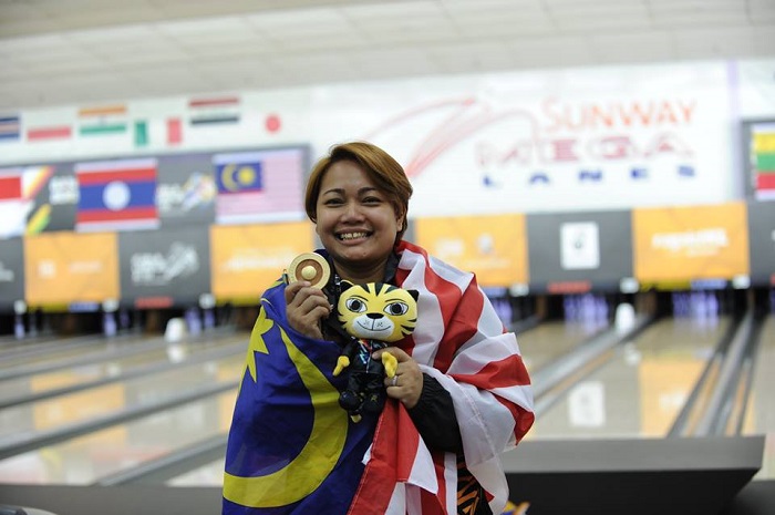 Gambar Shalin Zulkifli, pemain boling tenpin profesional Malaysia yang dikenali sebagai ratu boling negara.