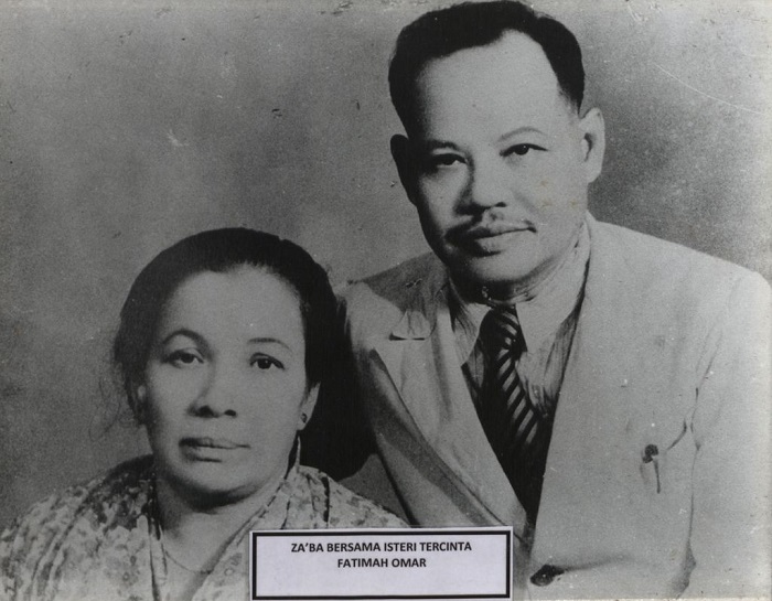 Pendeta Za'ba bersama isterinya, Fatimah Omar
