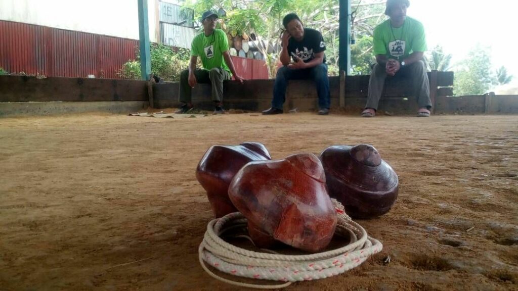 Gasing kayu tradisional Melayu