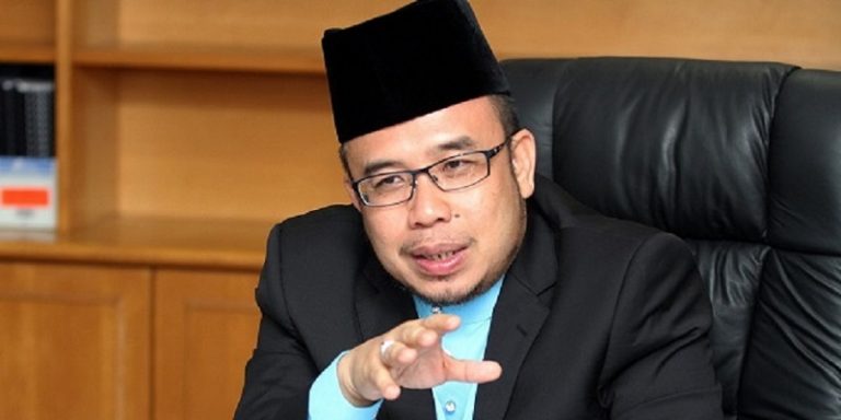 Dr Asri Maza sedang berucap di majlis awam