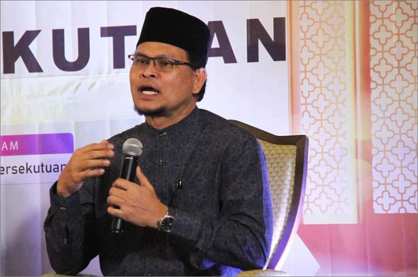 Ustaz Abdullah Khairi bersama bapanya